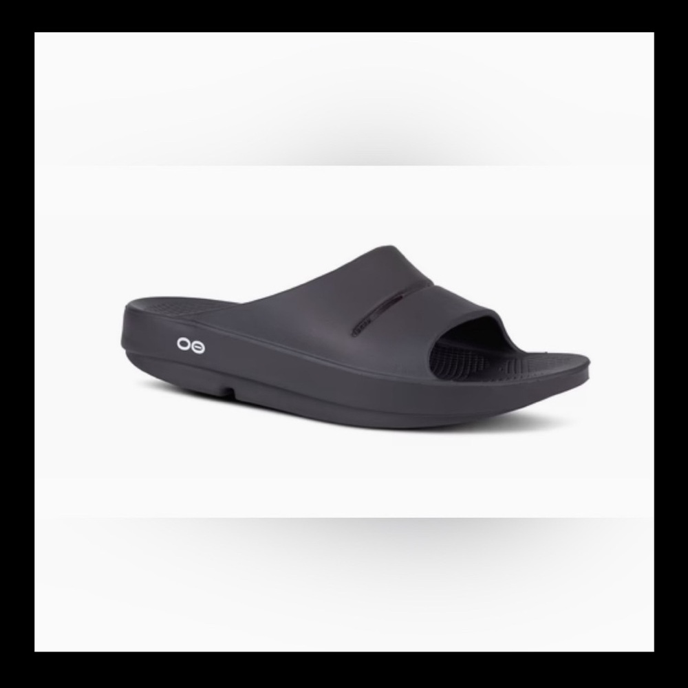 OOFOS Unisex OOaah Black Recovery Slides Excellent Condition